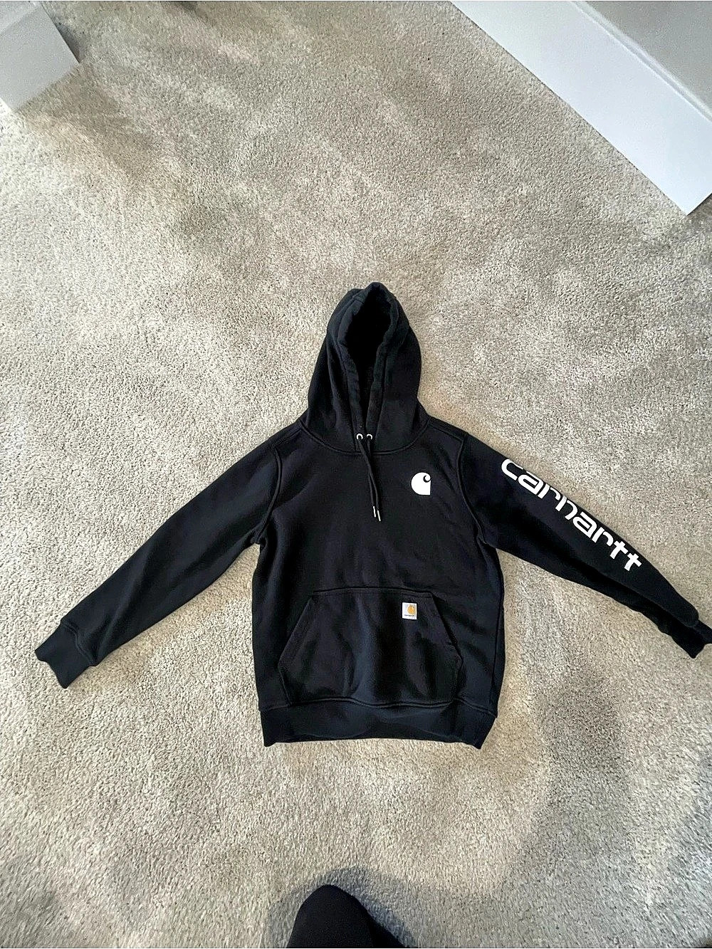 Carhartt women’s Relaxed Fit Midweight Logo Sleeve Graphic Hooded Sweatshirt